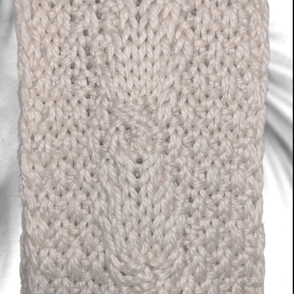 Indigo chunky knit cream coloured scarf from Indigo - Picture 6 of 10